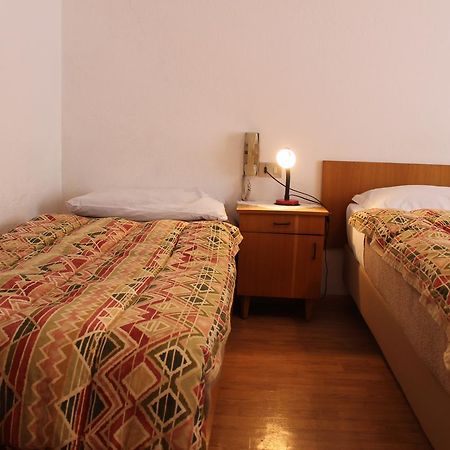 Garni Hirsch Hotel กานาเซย์ ภายนอก รูปภาพ