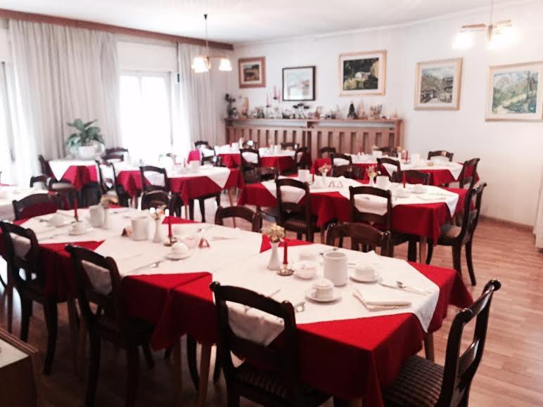 Garni Hirsch Hotel กานาเซย์ ภายนอก รูปภาพ