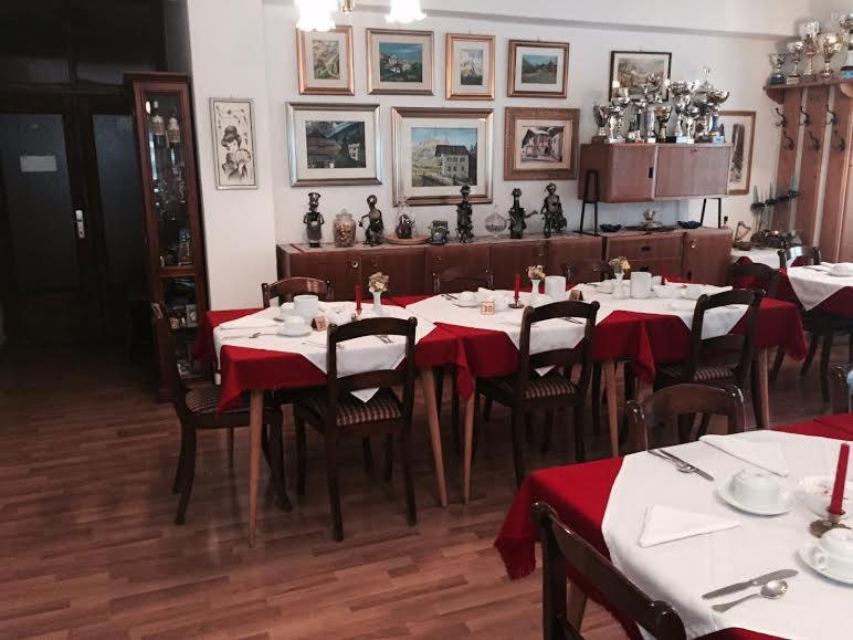 Garni Hirsch Hotel กานาเซย์ ภายนอก รูปภาพ