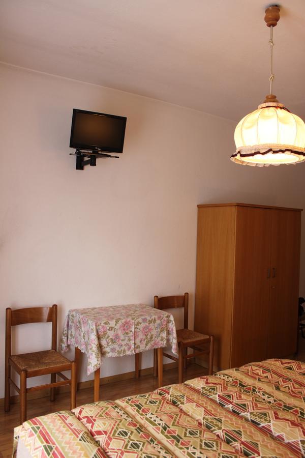 Garni Hirsch Hotel กานาเซย์ ภายนอก รูปภาพ