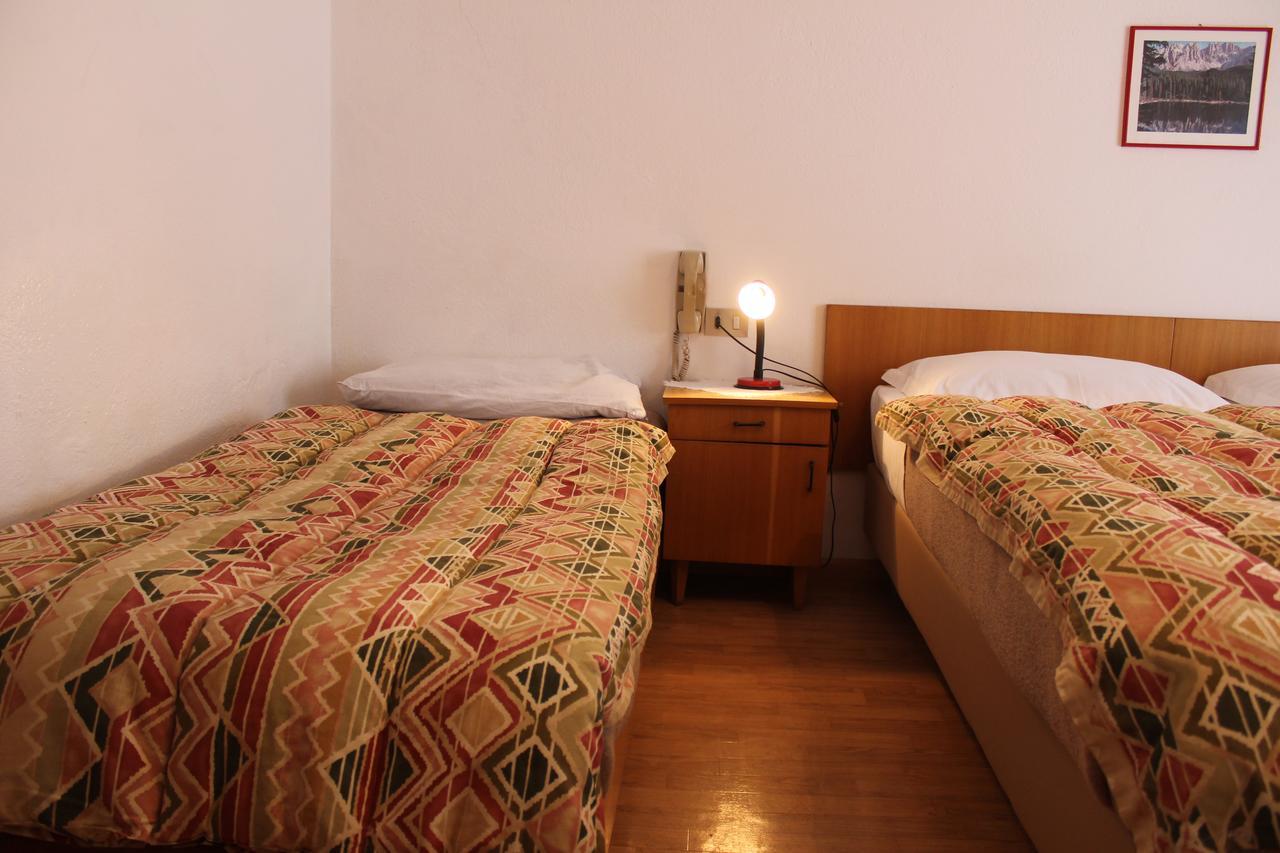 Garni Hirsch Hotel กานาเซย์ ภายนอก รูปภาพ