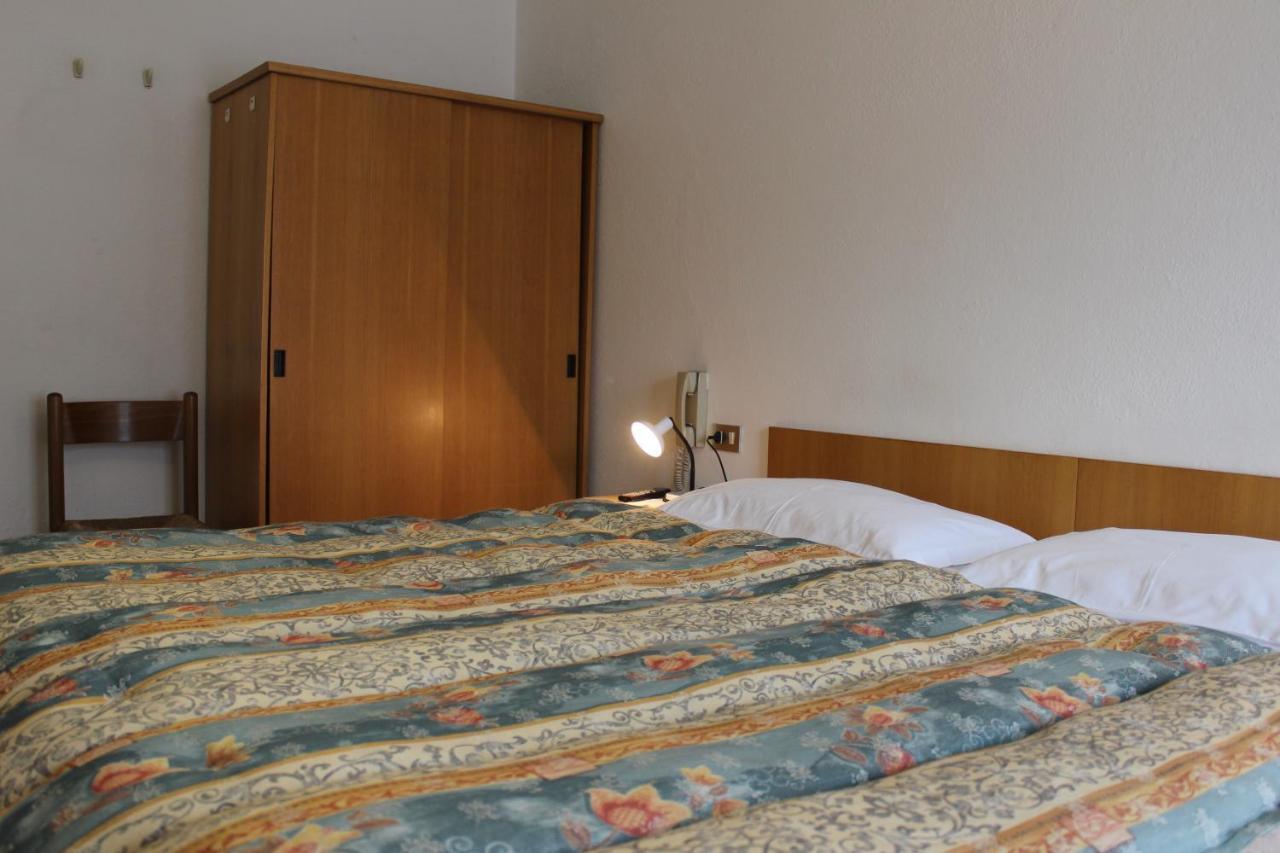 Garni Hirsch Hotel กานาเซย์ ภายนอก รูปภาพ