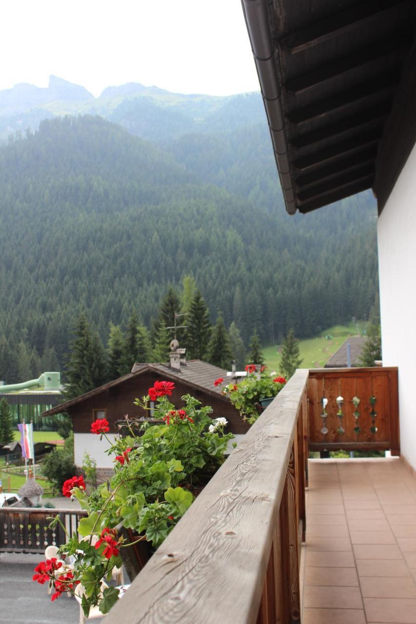 Garni Hirsch Hotel กานาเซย์ ภายนอก รูปภาพ