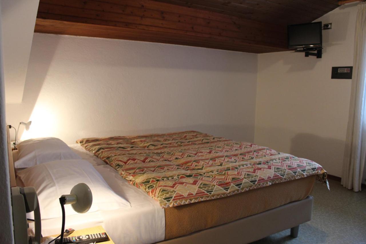 Garni Hirsch Hotel กานาเซย์ ภายนอก รูปภาพ